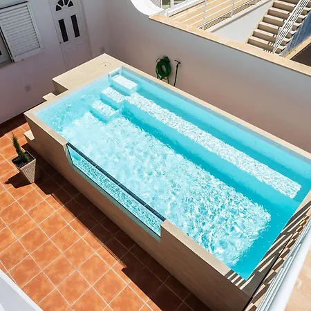 Pegada With Sea View, Pool & Gym