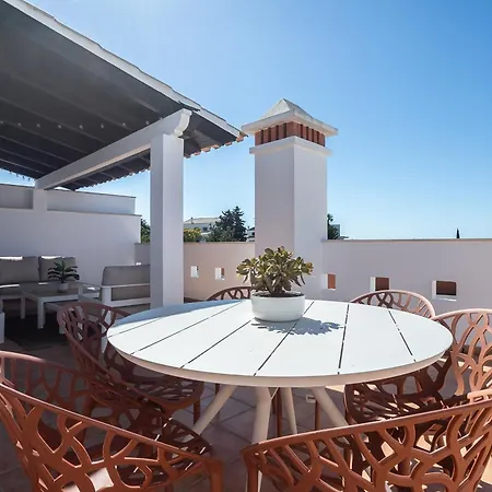 Pegada With Sea View, Pool & Gym * 타비라