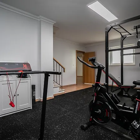 Pegada With Sea View, Pool & Gym
